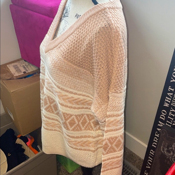 Women’s New Sweater Joe Fresh - Picture 3 of 3